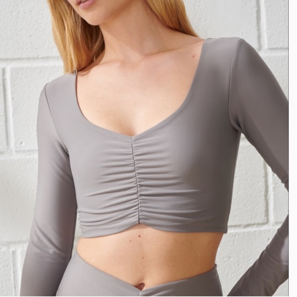 Abercrombie YPB SculptLUX Gray Ruched Long Sleeve Crop Top V-Neck - Med